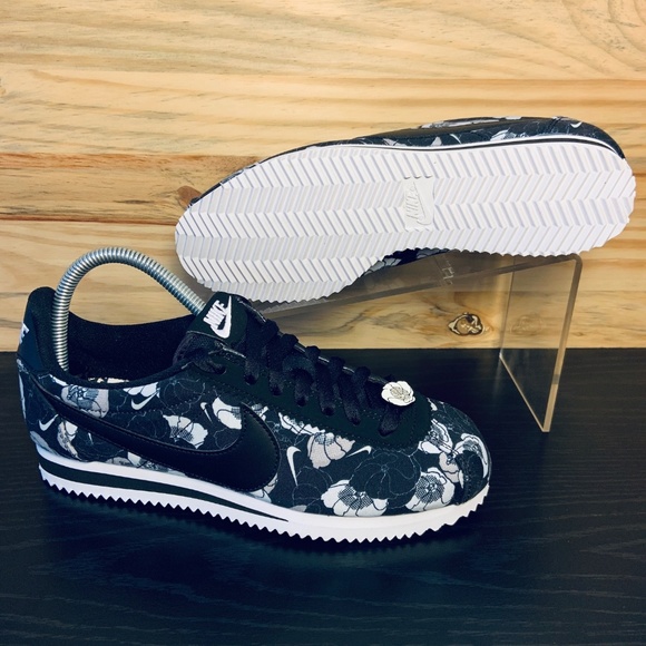 New Nike Classic Cortez LX Black White Floral - Picture 8 of 8